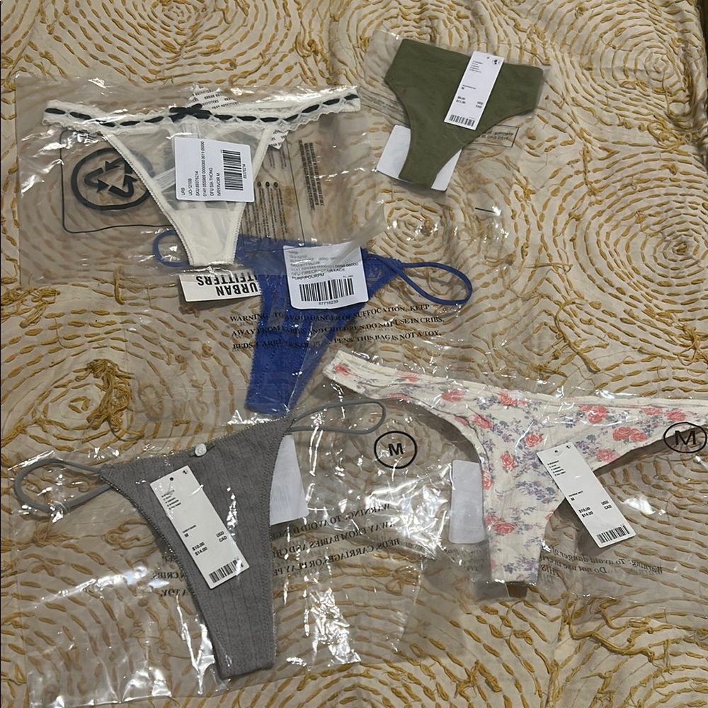Assorted Women's Thong Set
